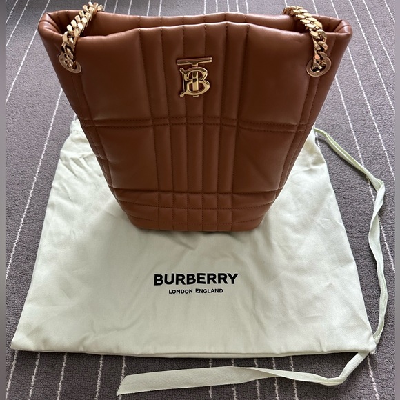 Burberry Lola Small Quilted Leather Chain Bucket Bag - Picture 3 of 16